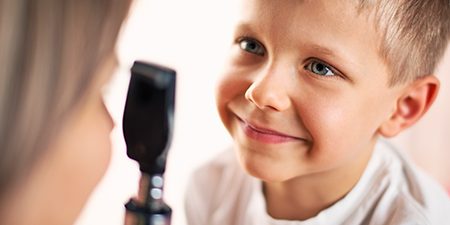 Cómo detectar problemas visuales en niños
